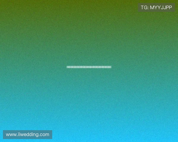 在深海缓慢游弋的蓝鲸游泳展现海洋生命的壮阔与宁静之美奇妙景象